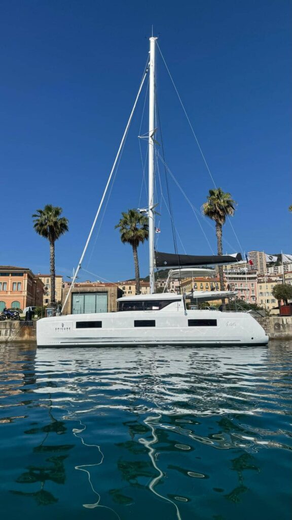 catamaran épicure sailing aux quais à Ajaccio